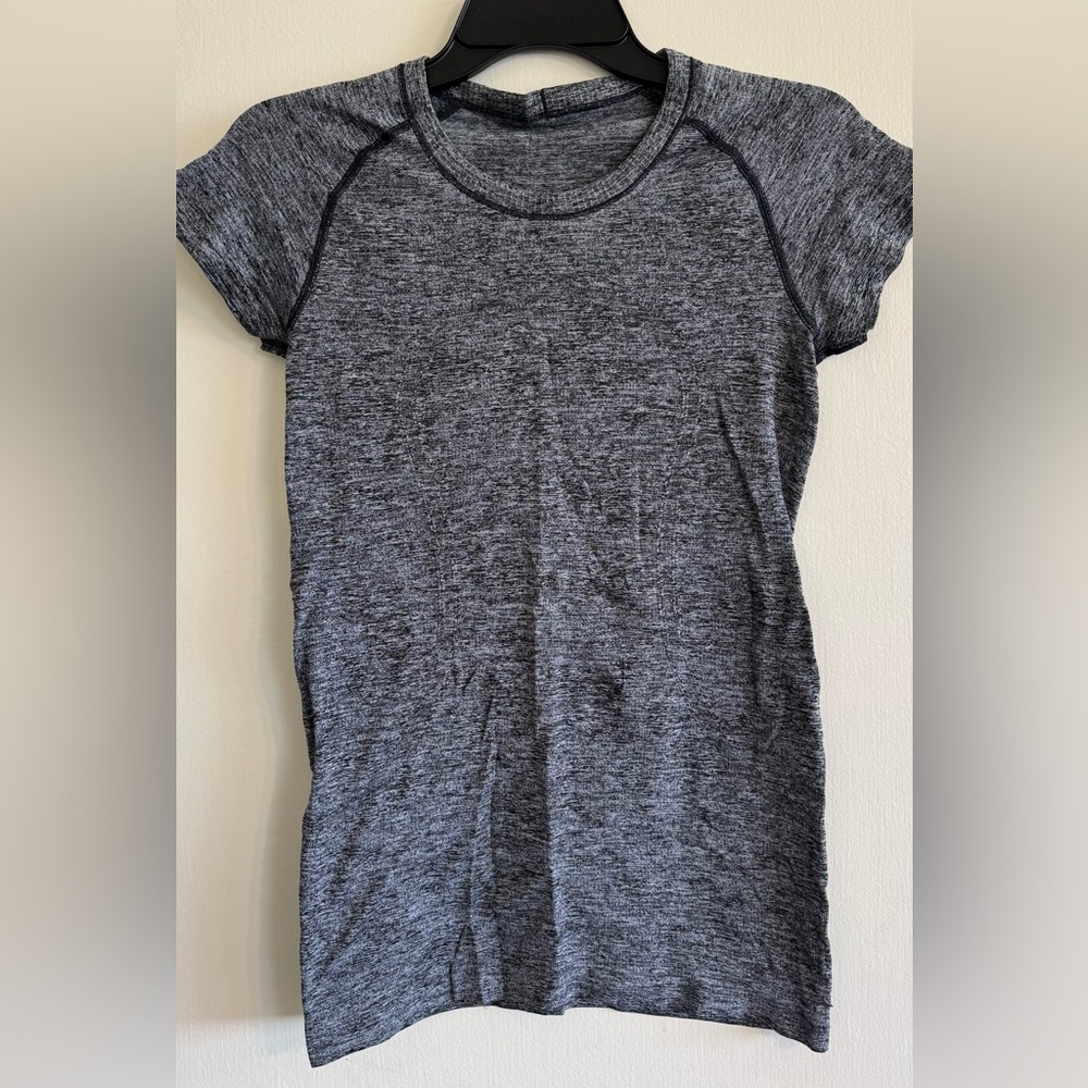 LuLuLemon Swiftly Tech Short Sleeve crew size 6